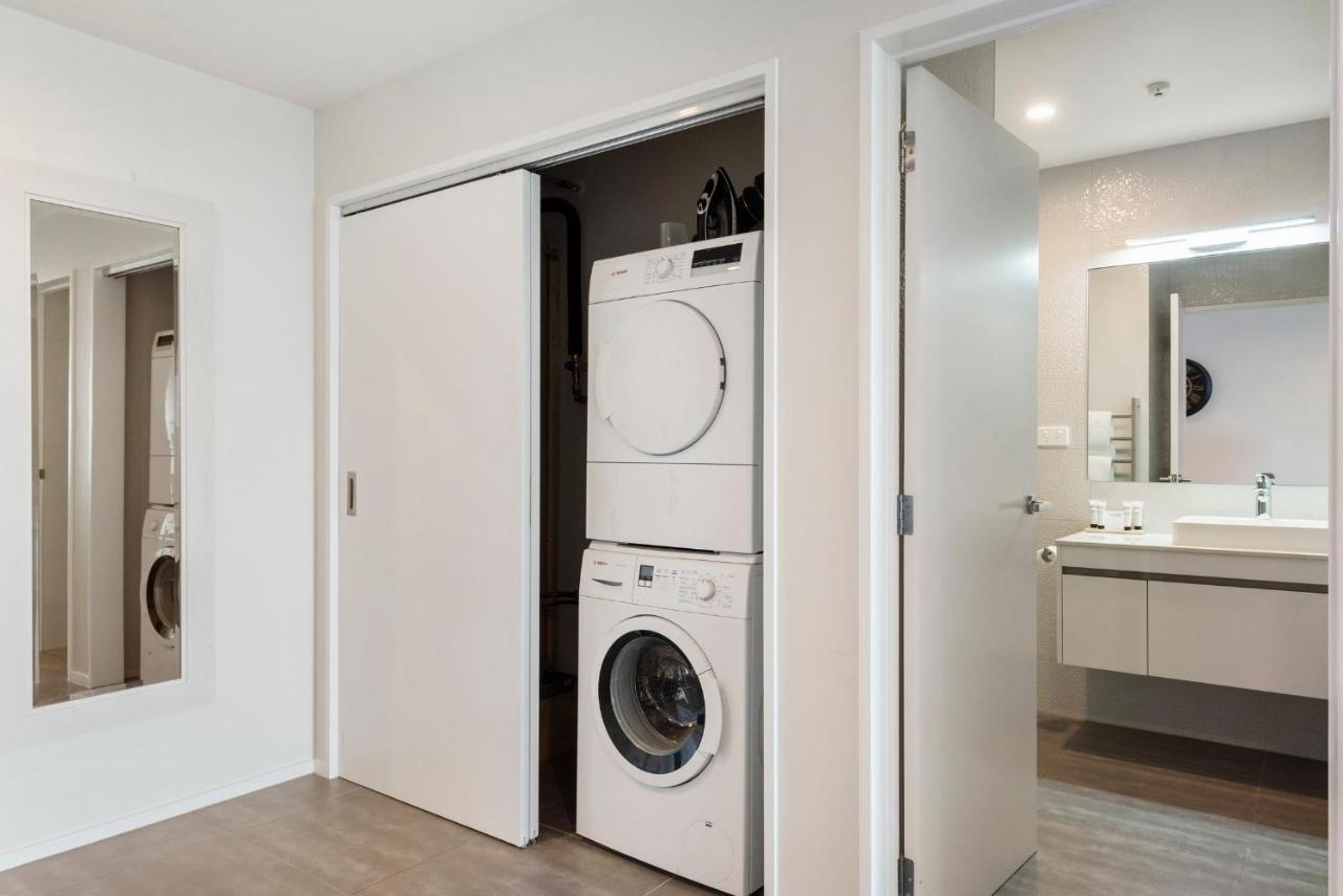 FERNZ Motel&Apartments Birkenhead Auckland Exterior foto A laundry room
