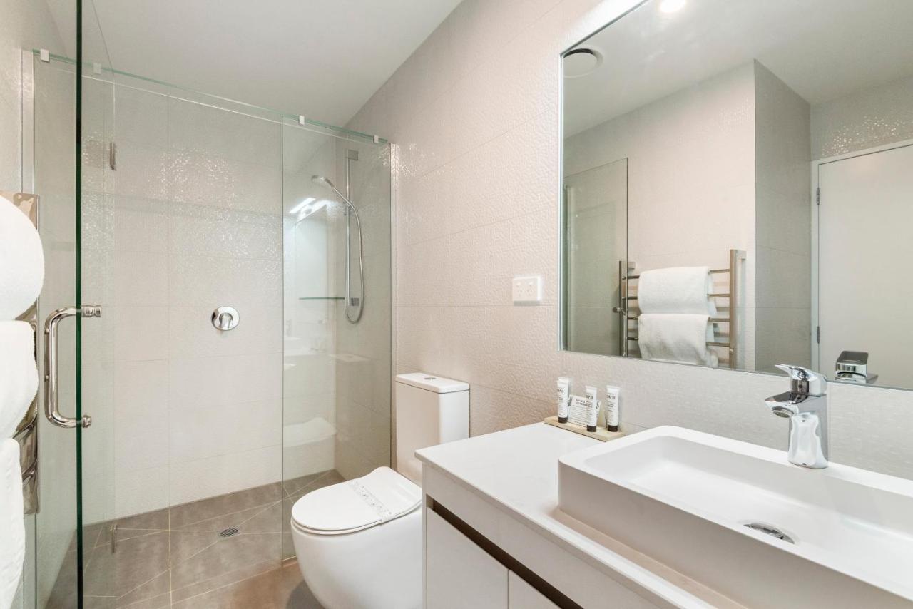 FERNZ Motel&Apartments Birkenhead Auckland Exterior foto A modern bathroom