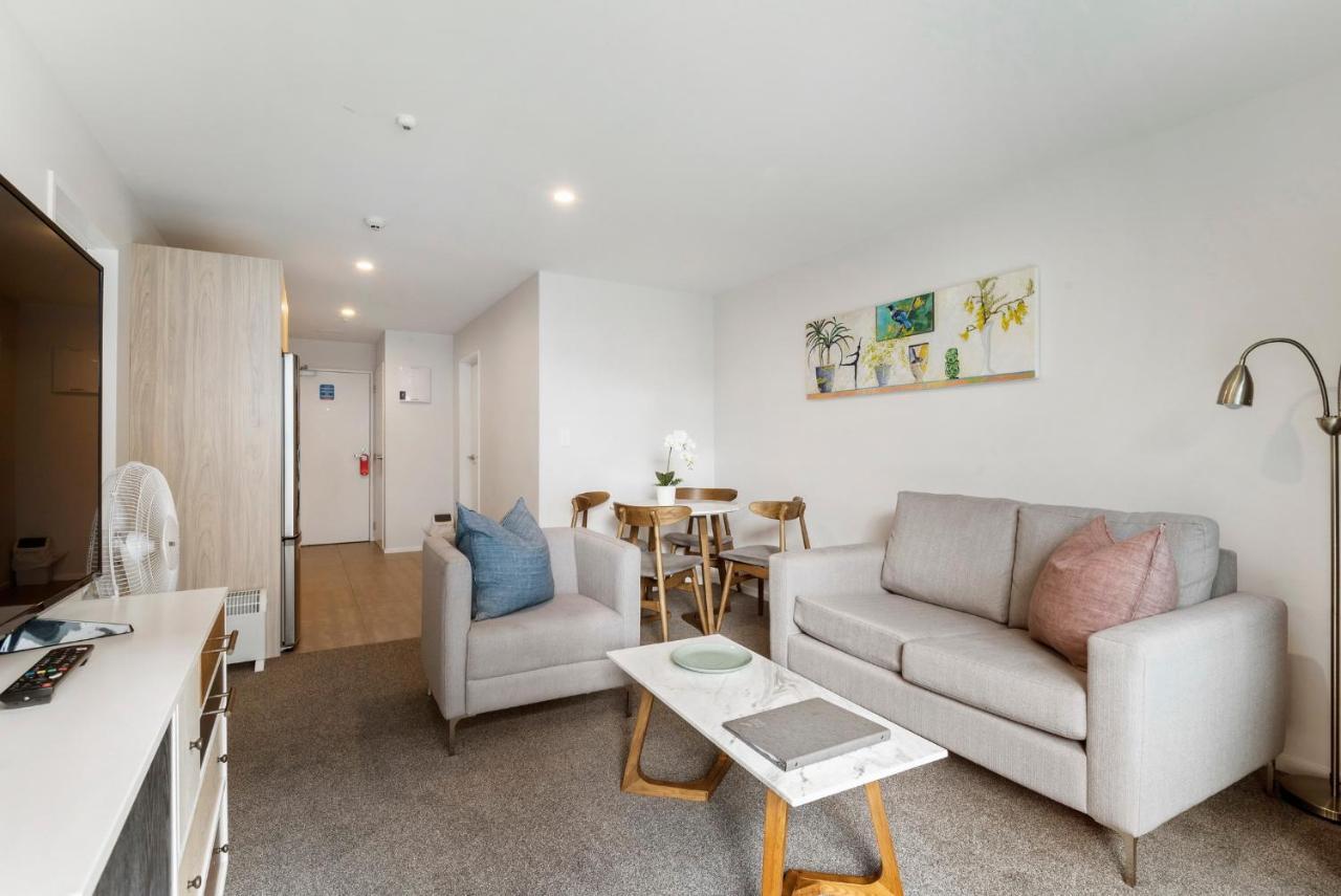 FERNZ Motel&Apartments Birkenhead Auckland Exterior foto A staged apartment at The George