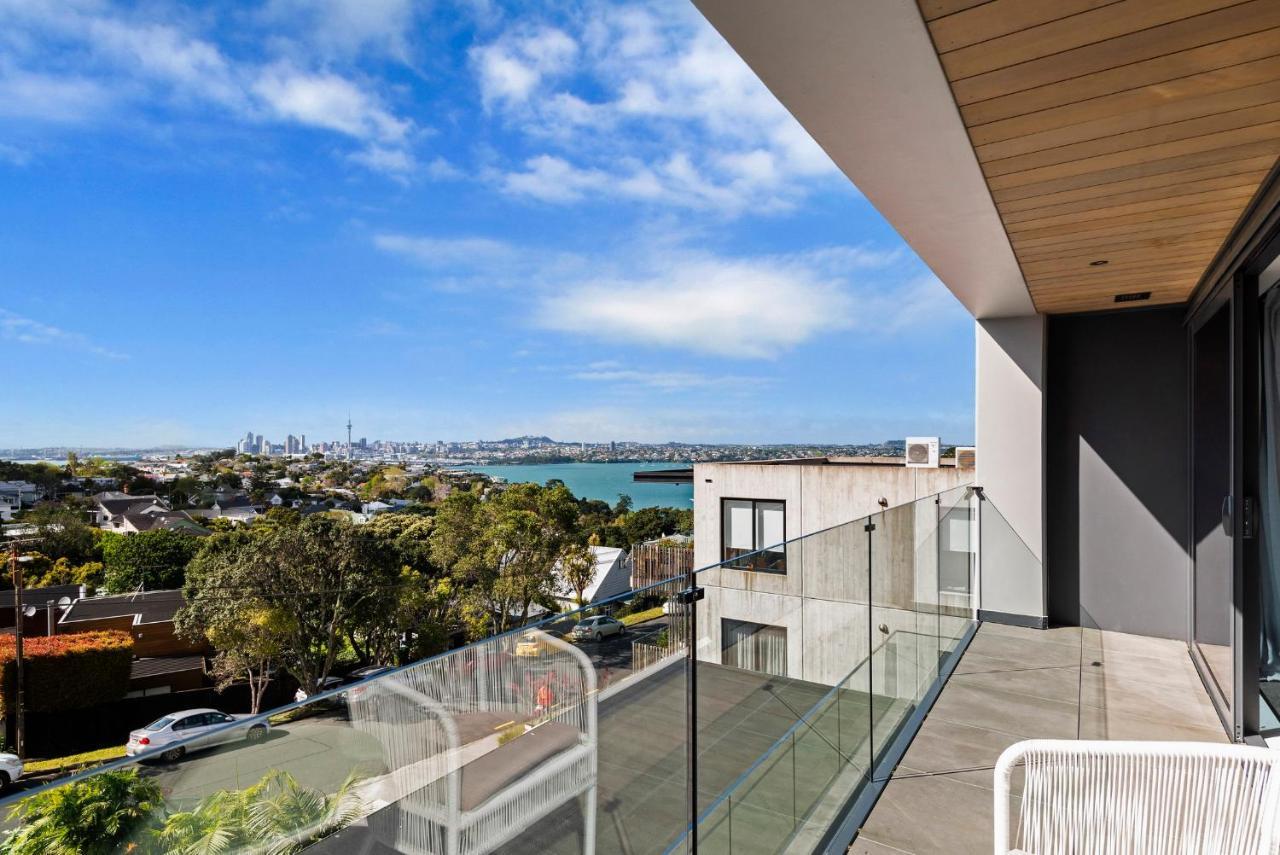 FERNZ Motel&Apartments Birkenhead Auckland Exterior foto View from apartment
